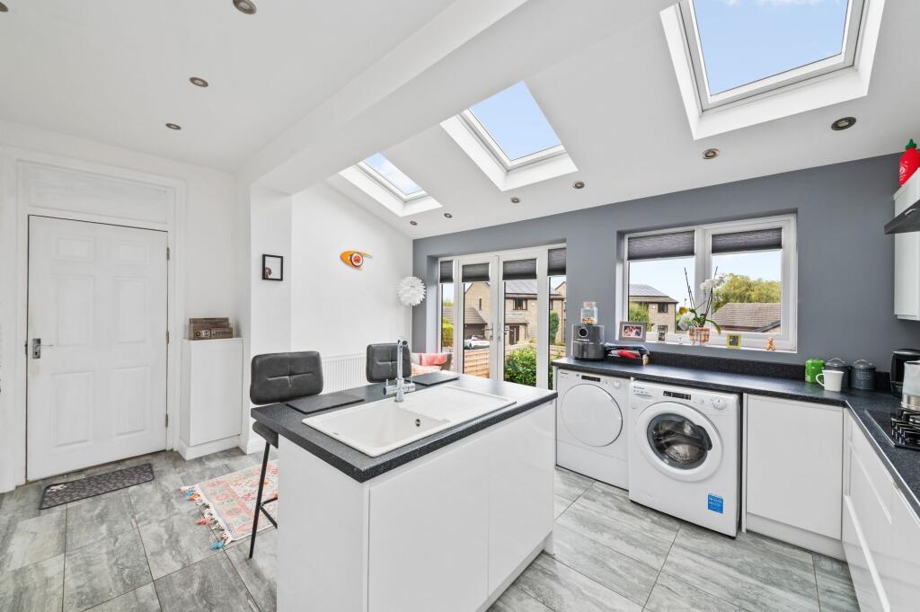 OPEN-PLAN DINING KITCHEN