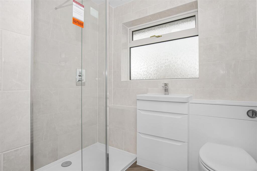 Shower Room.jpg