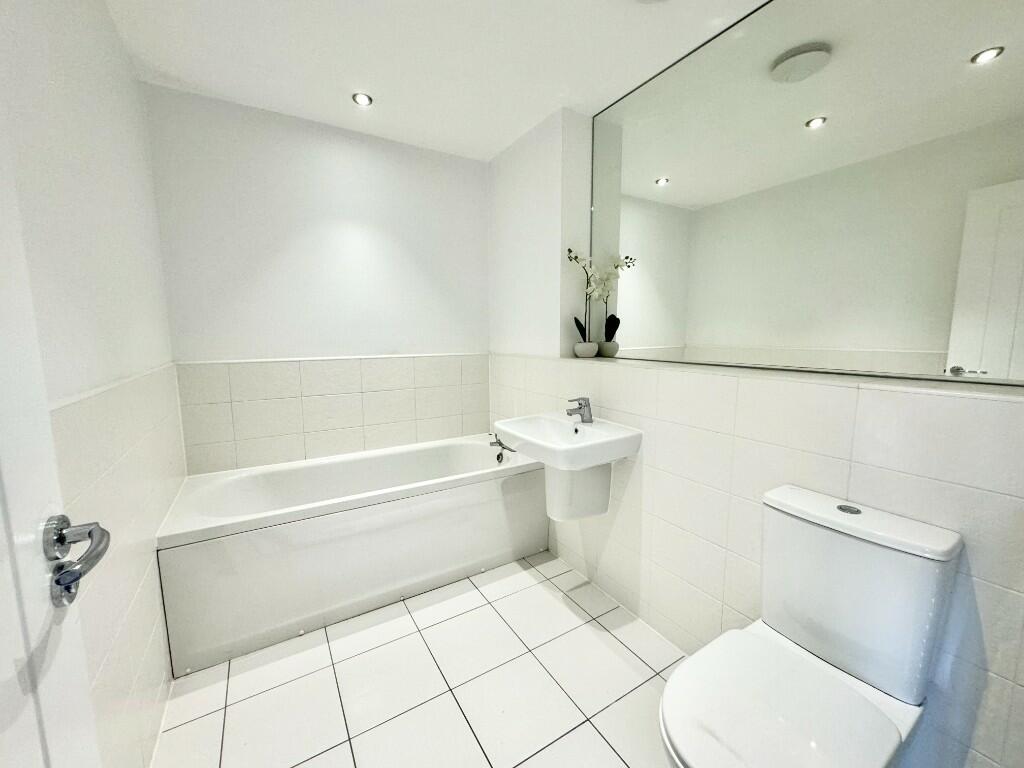 BATHROOM 2