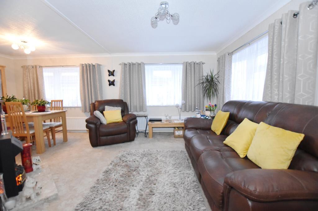 Lounge/Dining Rm