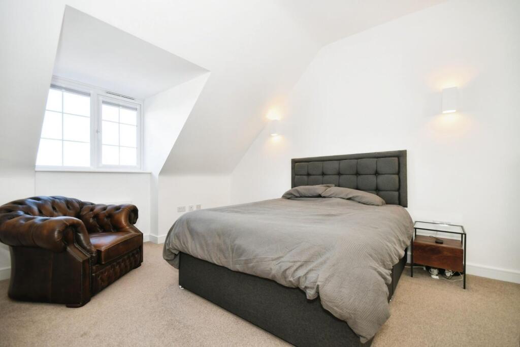 BEDROOM 1.jpg