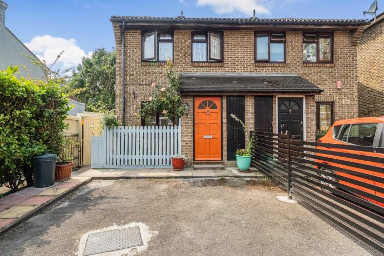 Jasmine Grove, 38...