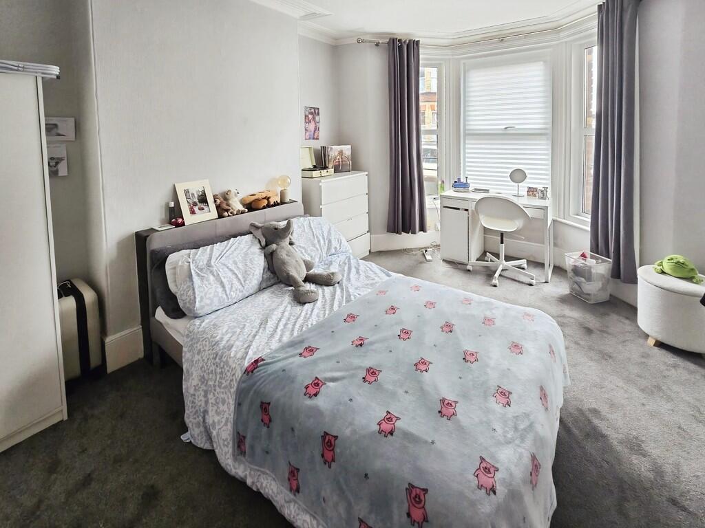 767d69fd-Bedroom ...