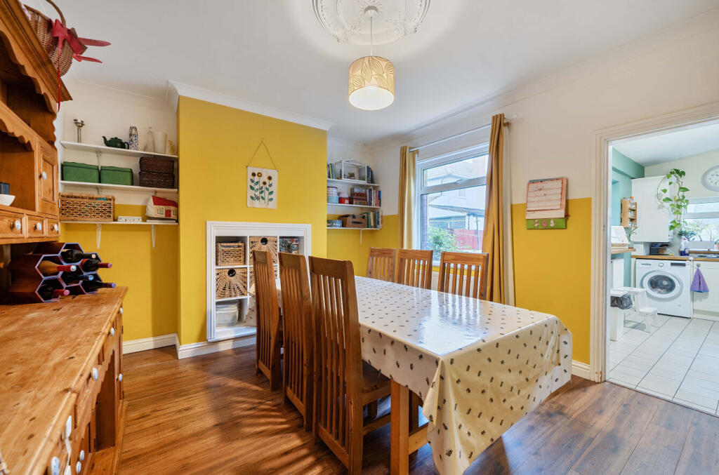 1393446-5-694a8ea...