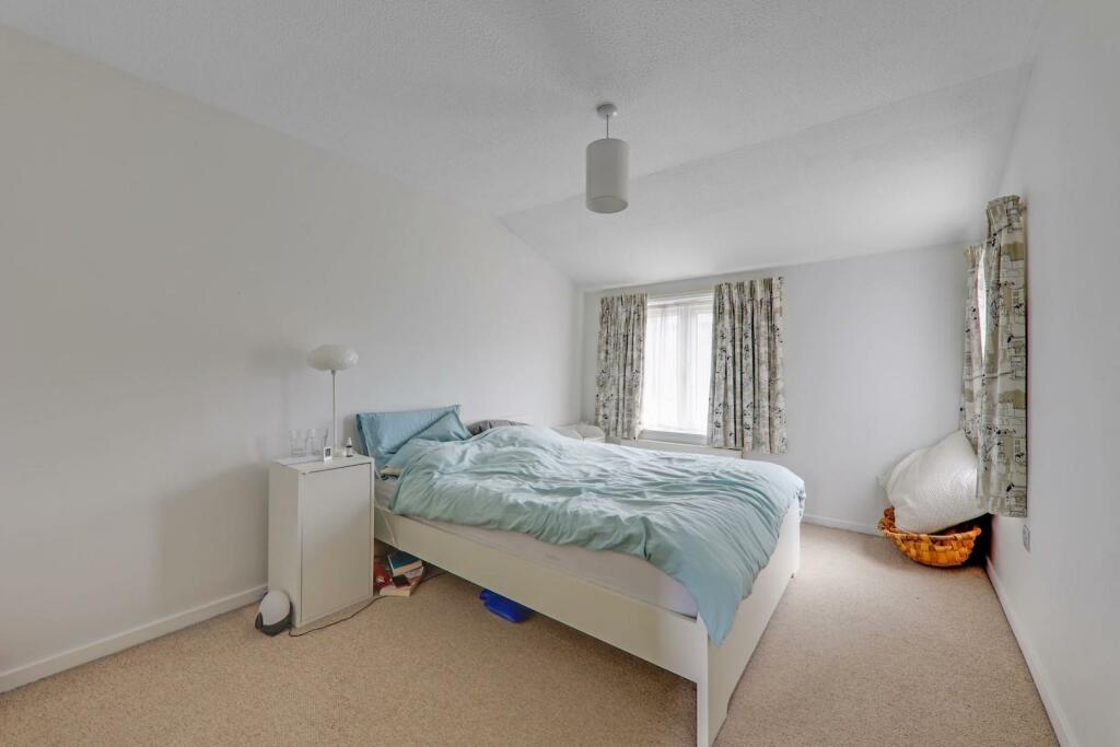 09-7066JHPropWorld - 7 Canal Walk - 25-medium.jpg