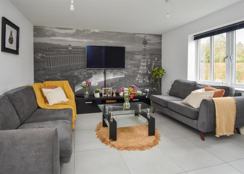 4 Lower Lanes Meadow - Living Room.jpg