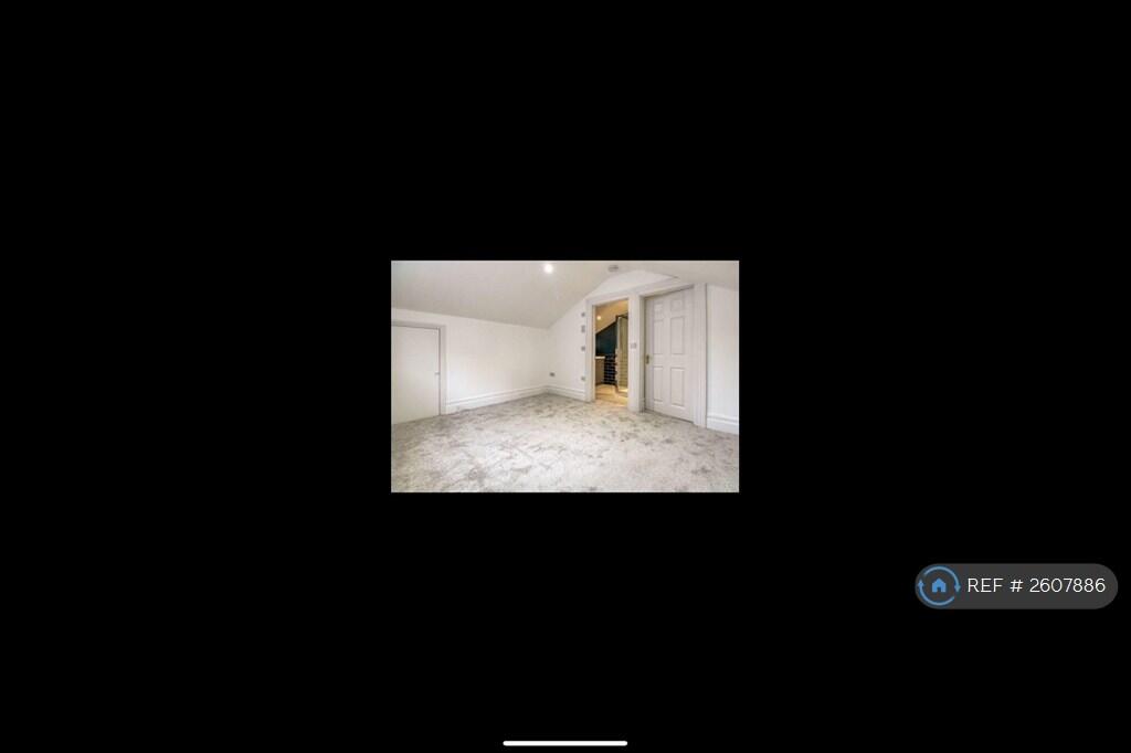 1st Floor Master Bedroom 