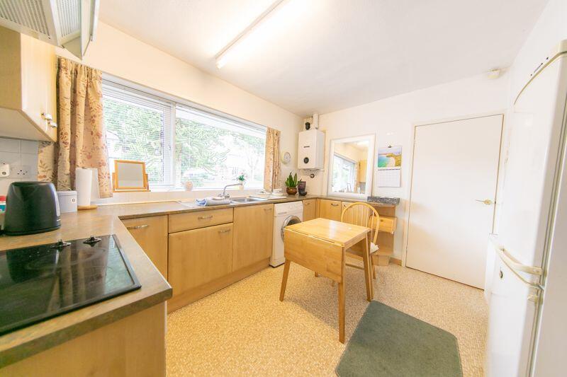 Kitchen &amp; dining room