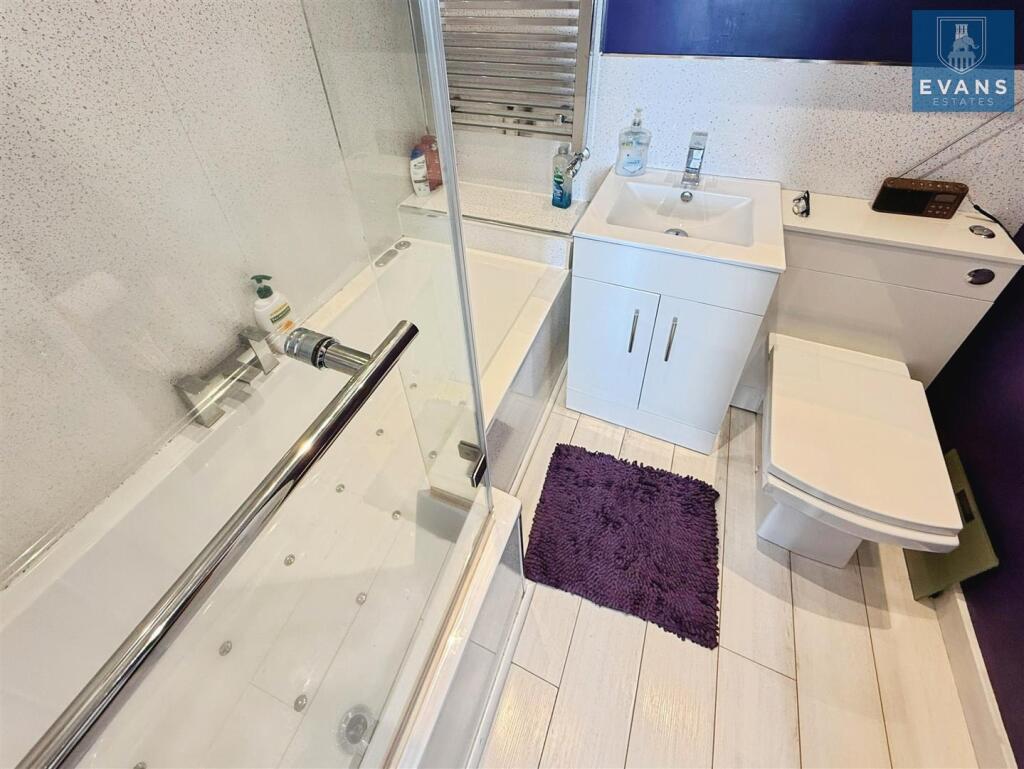 En Suite Bathroom