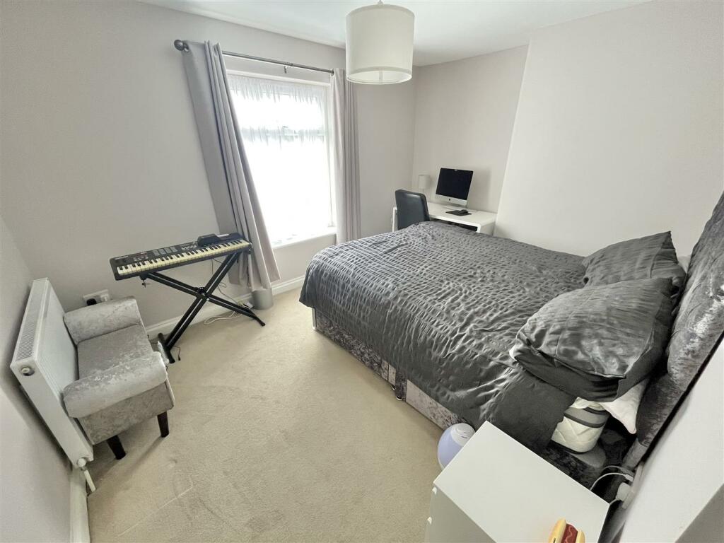 Bedroom 1 Aspect 2.jpg