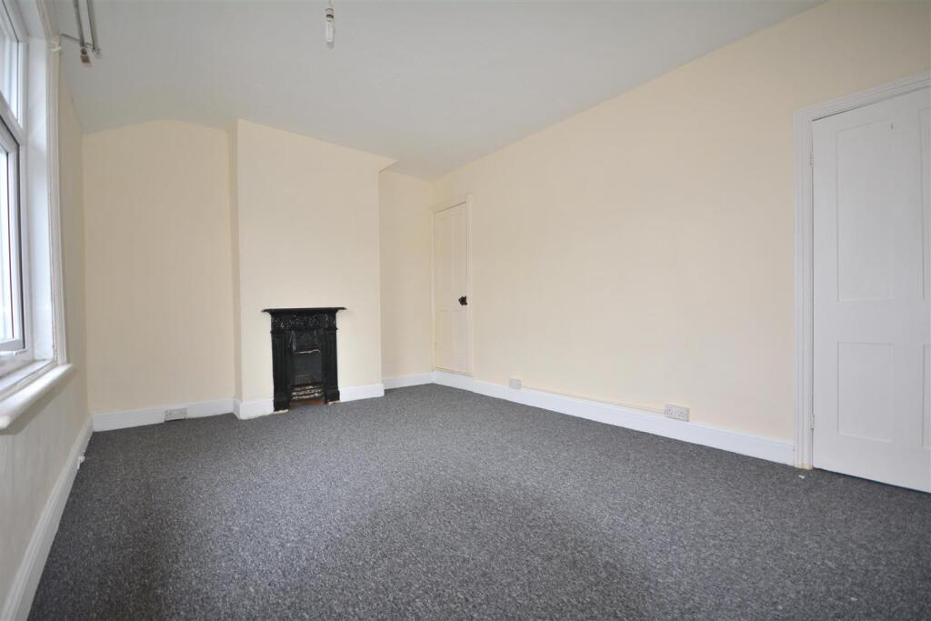 Bedroom 1.JPG