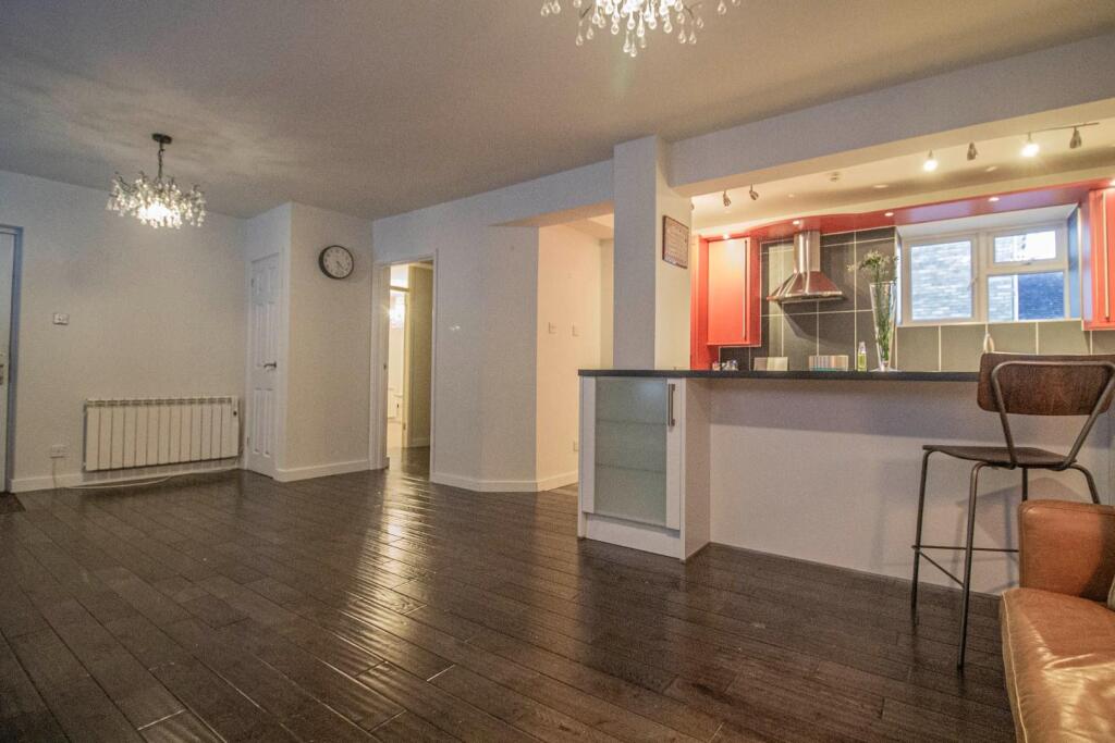 63a Churchgate Street [Living Room] 03.jpg