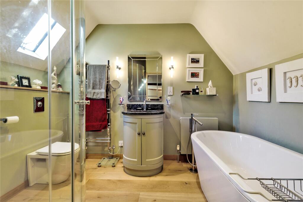 En-Suite Bathroom