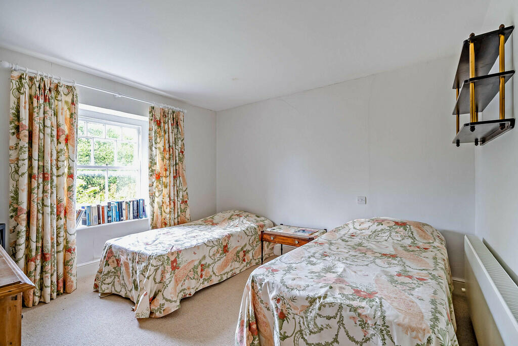 8593269-interior1...