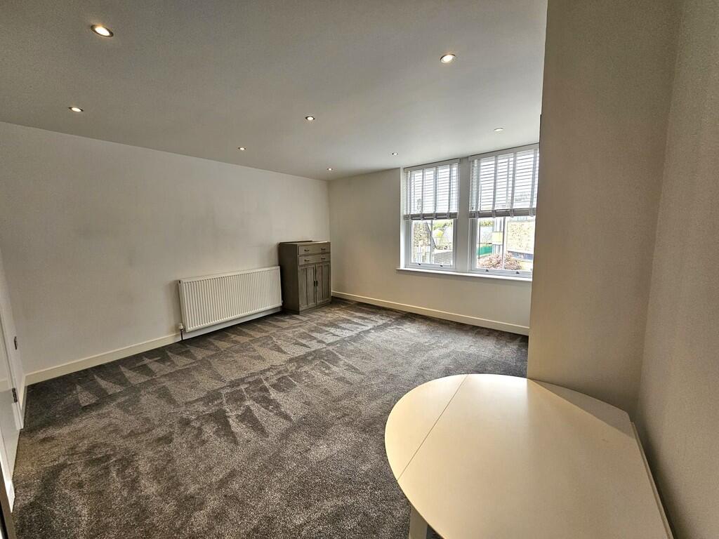 6 Living room are...