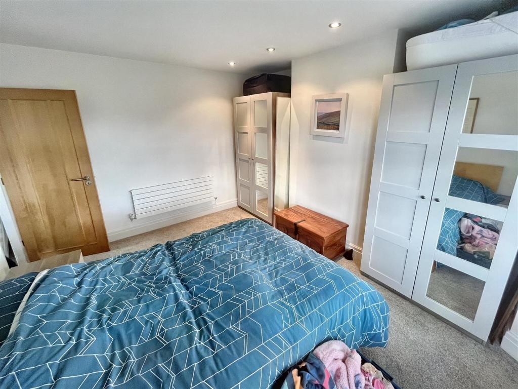 Bedroom 1 Aspect 2.jpg