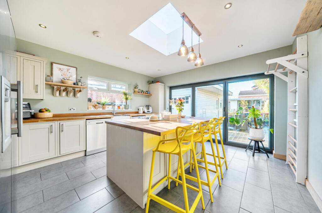 1385683-11-692f15...