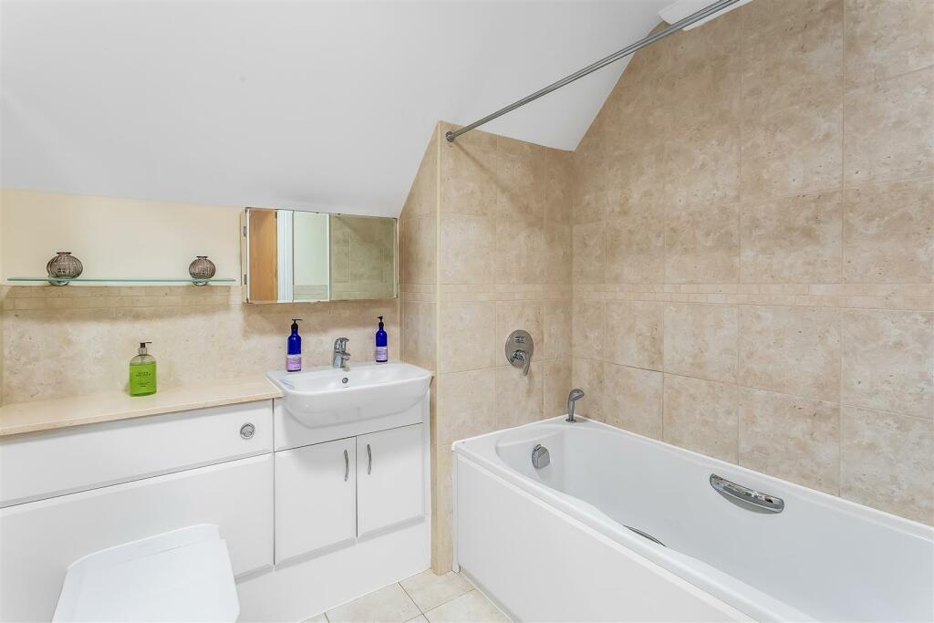 Family bathroom.jpg