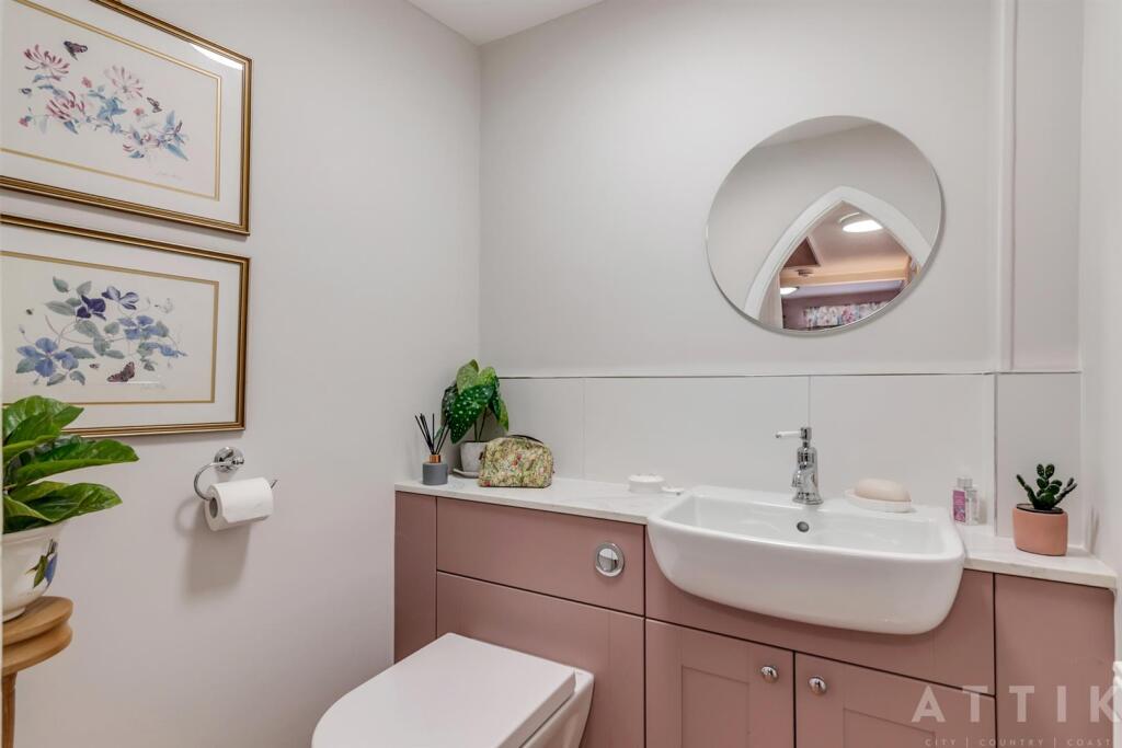 Attik 11 St Johns Road Bungay NR35 1DH (9).jpg