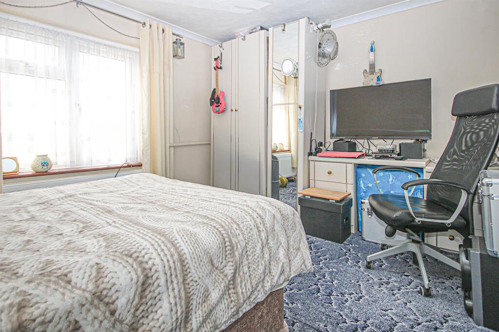 Bed 2 1.jpg