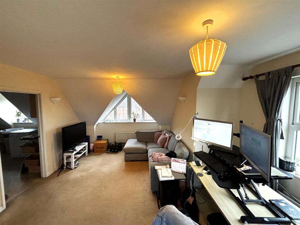 Living room 1.jpg