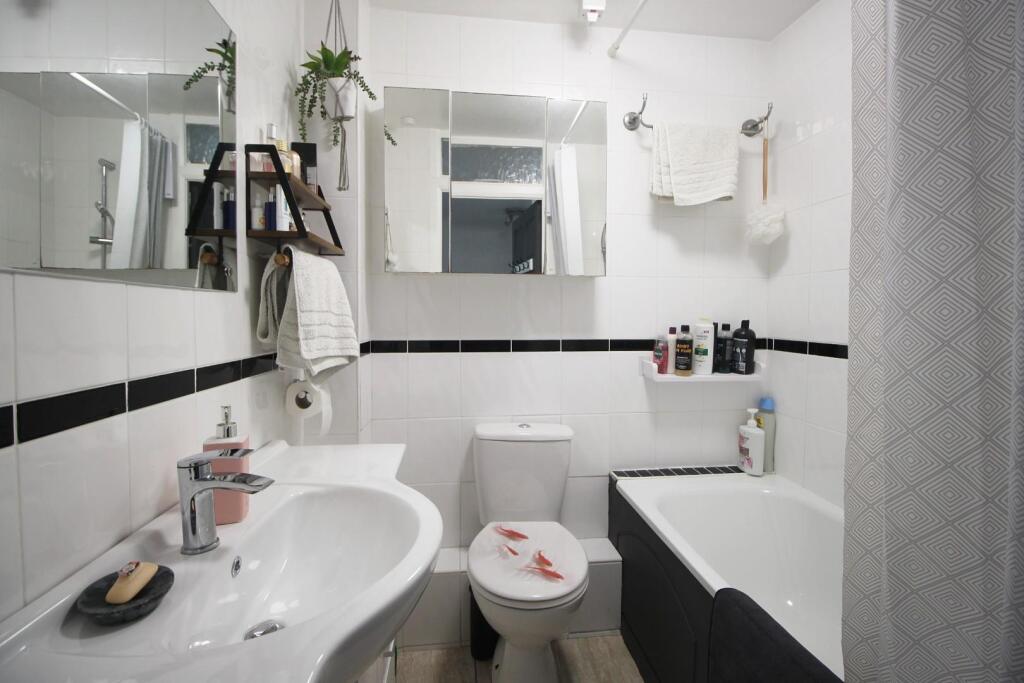 Bathroom.JPG