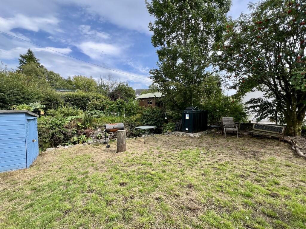 2 Burn Court, Dalry - Williamson and Henry