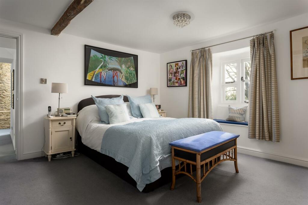 32 - Leah House - SN6 6LQ - Web.jpg