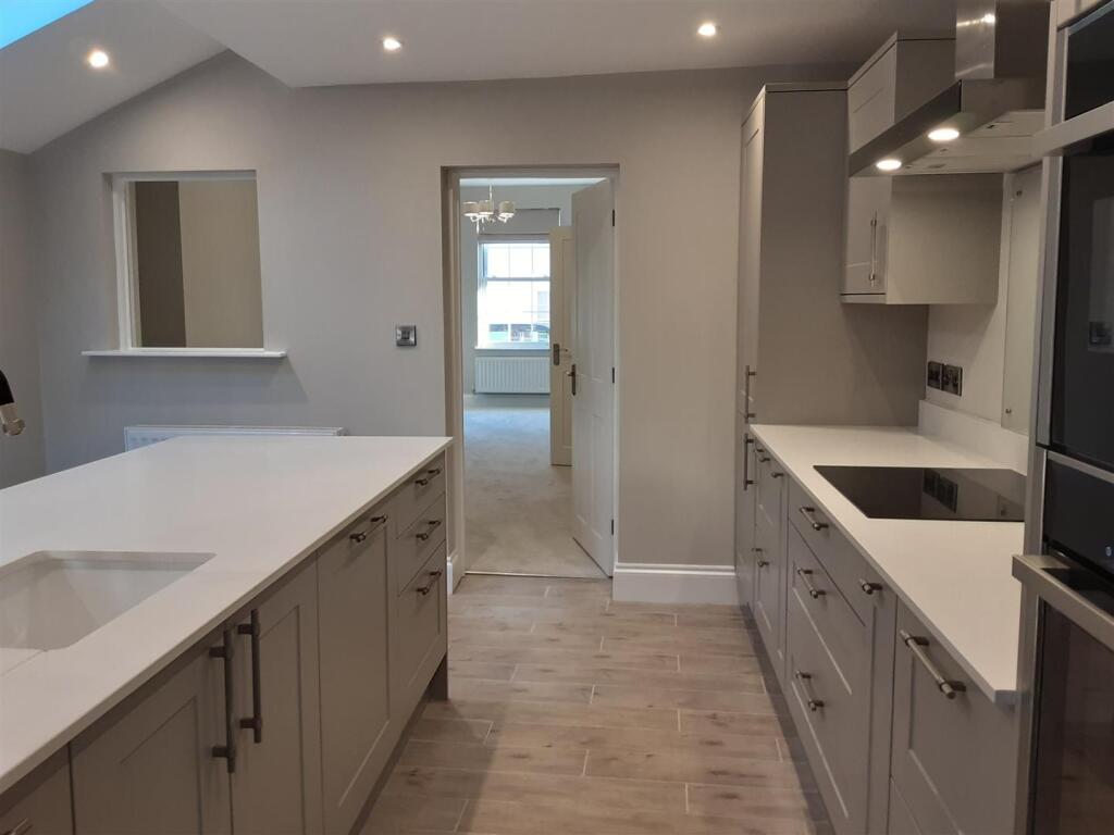 KITCHEN/BREAKFAST ROOM