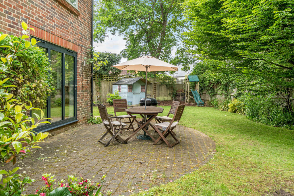 1295440-7-682df08...