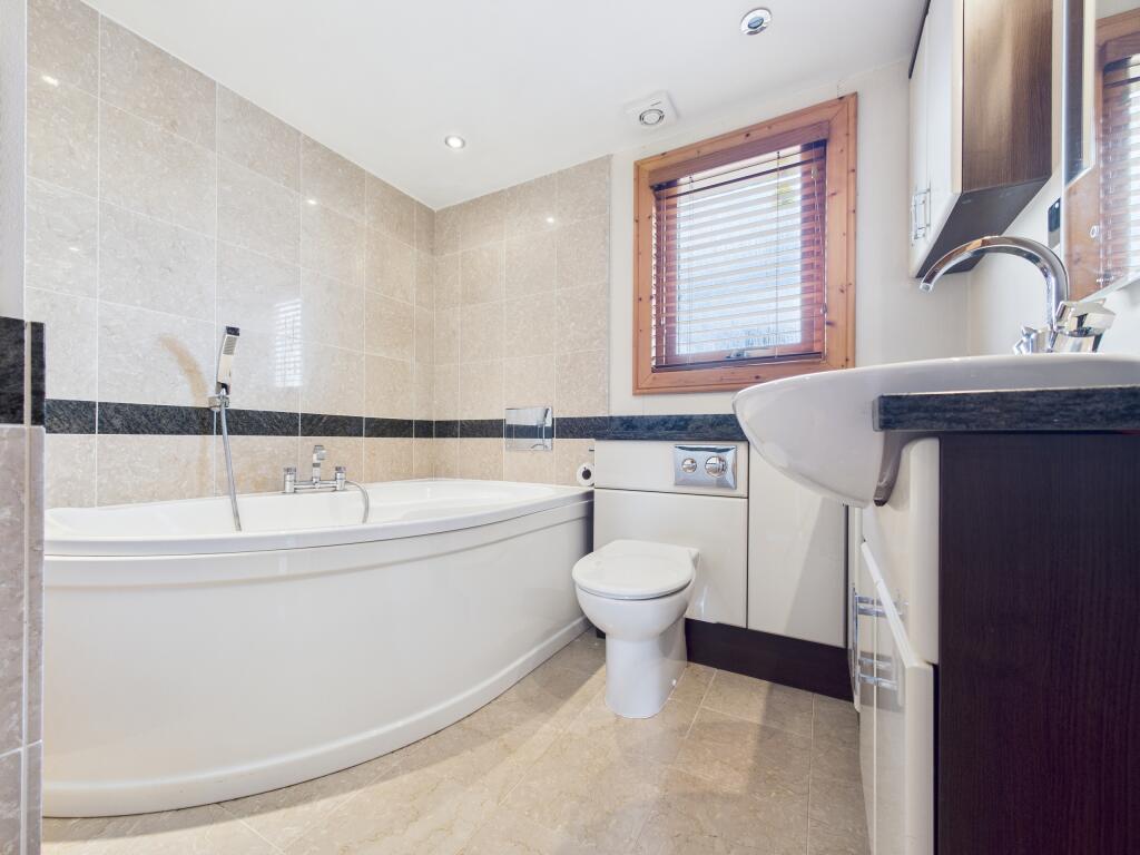 CAM01354G0-PR0557-STILL007