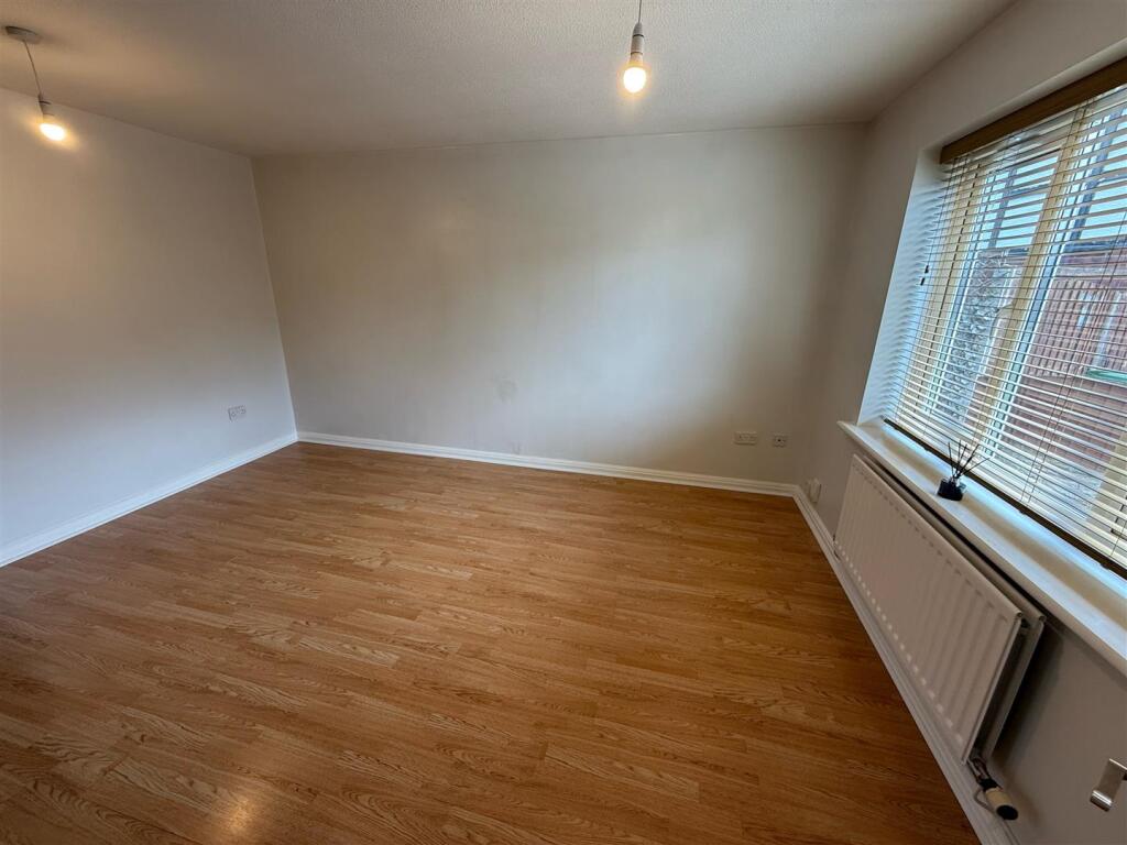 Alvega Close, New Ferry, CH62