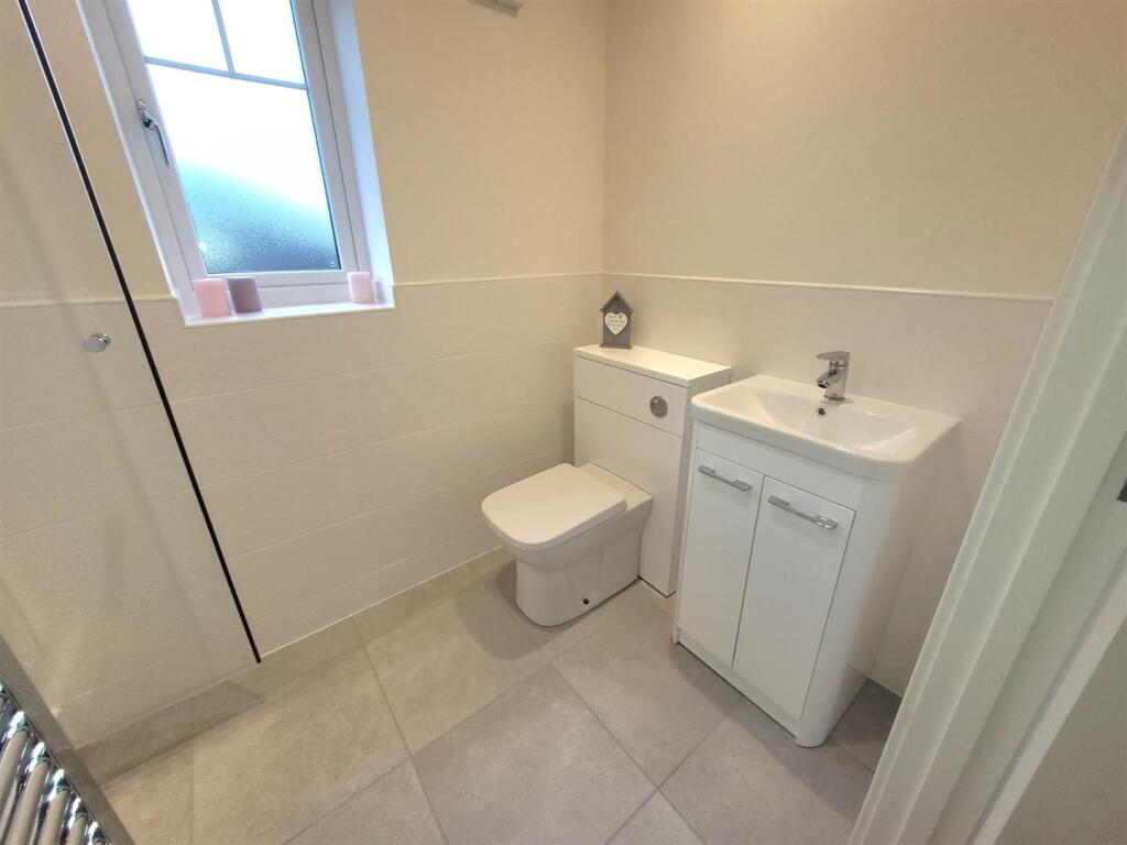 Chestnut_en-suite.jpg
