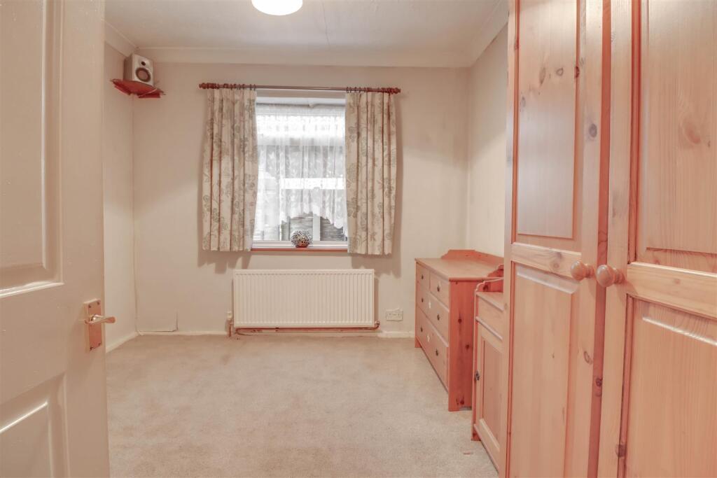 4 PAGE ROAD BOWERS GIFFORD-14.jpg