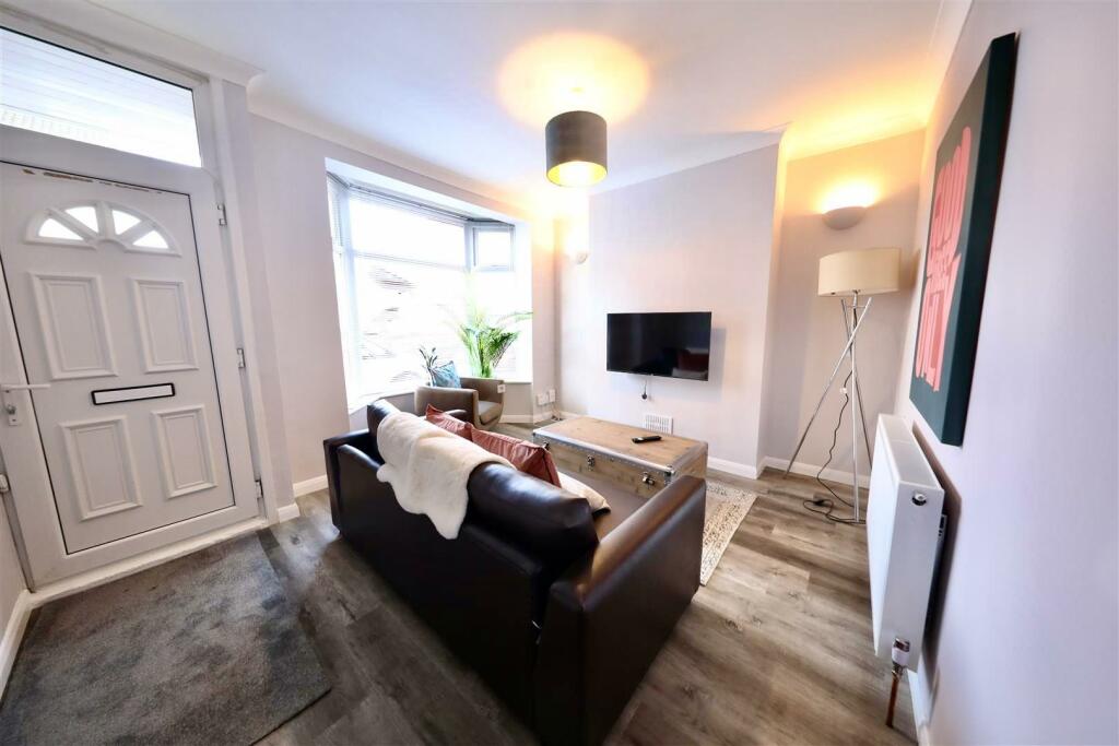 30 Exmouth Street - Lounge.jpg