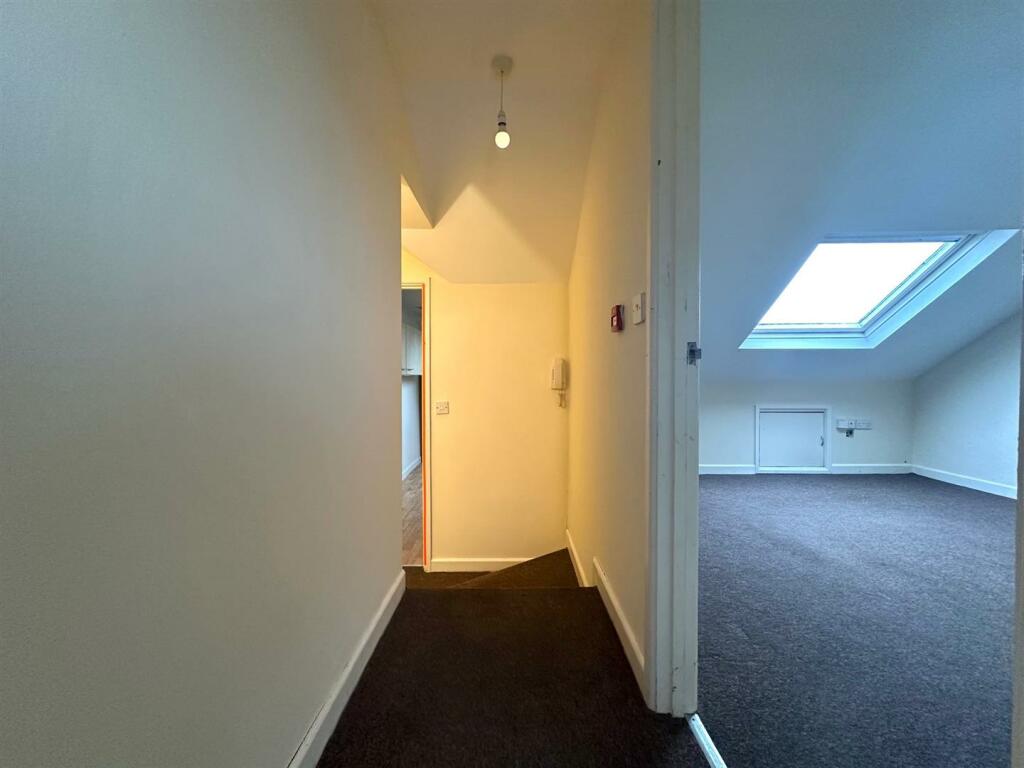 Flat 4, 8 Swiss Road - 4.jpg