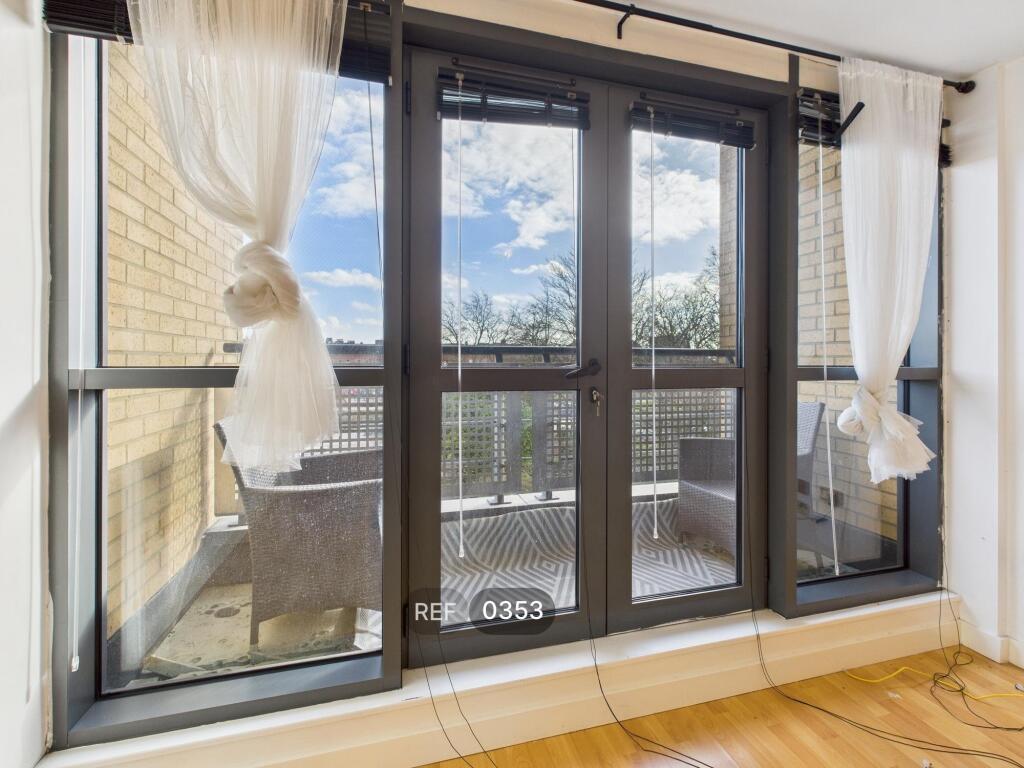 Kitchen &amp; Living area