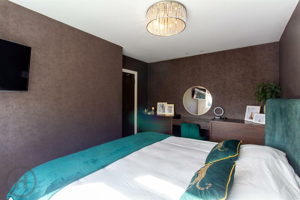 Bedroom One (2).jpg