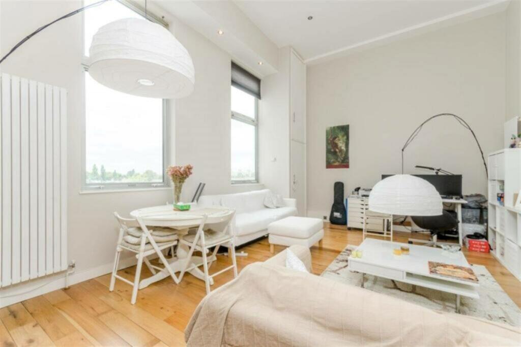 Living room 1-4000