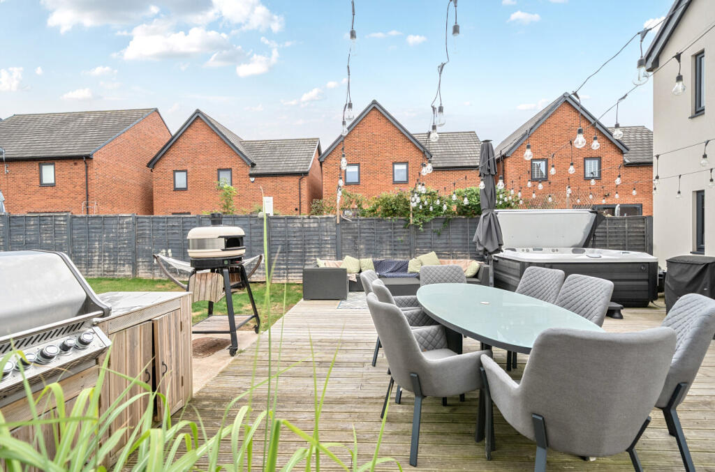 1339786-4-68a610d...