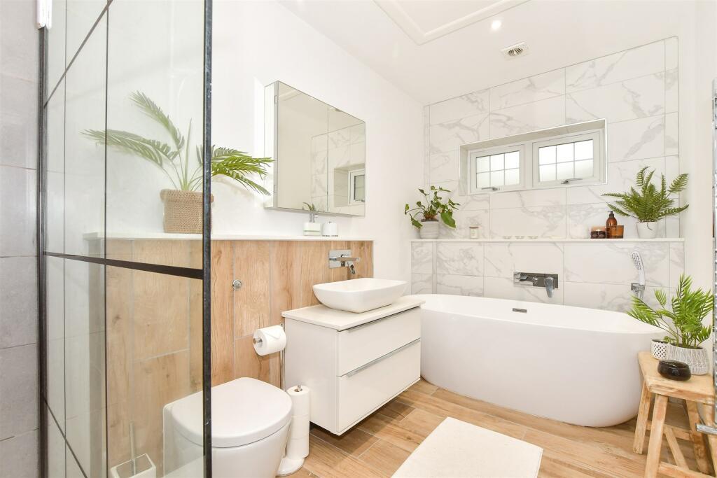En-Suite Bathroom