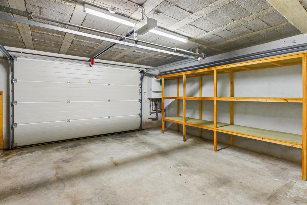 Integral Garage.