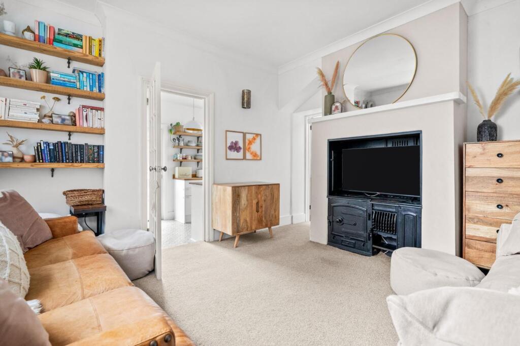 18-web-or-mls-FLAT 1 - 61 WILBURY CRESCENT FINISHE