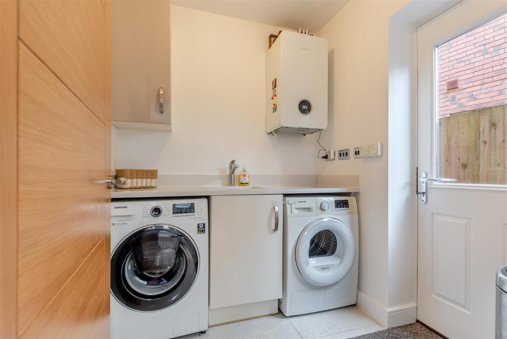 8633638-interior12.jpg