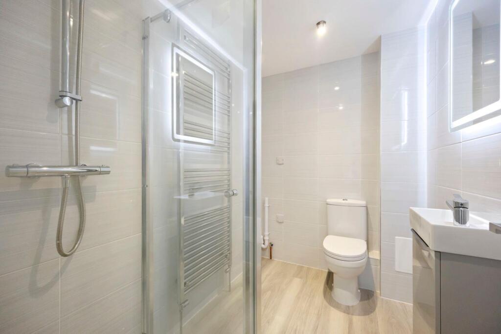 Cowdens Close 1a BATHROOM 2.jpeg