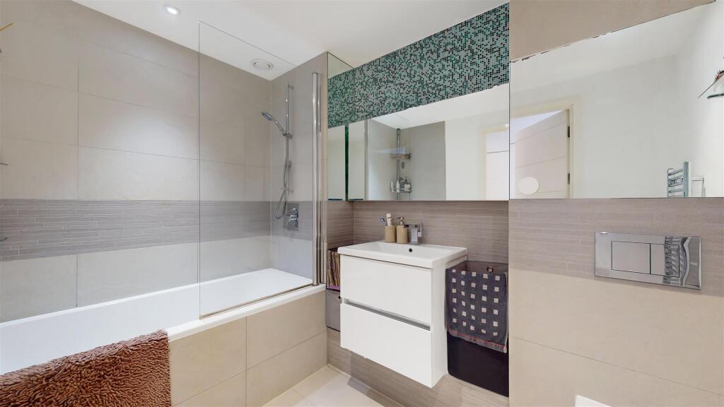 43 Baroque Gardens, Mary Rose Square - J1BQKCgdGdW