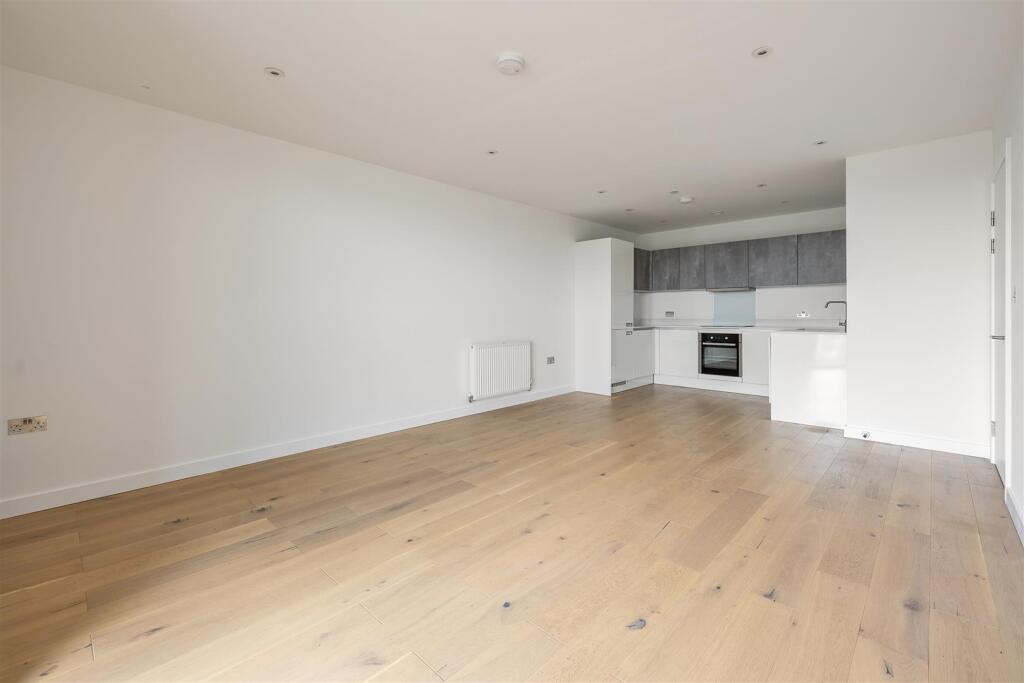 Station Approach, E17