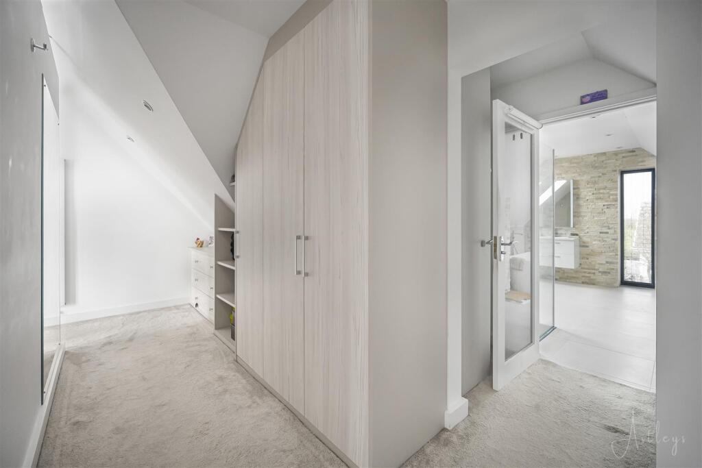 Walk in wardrobe