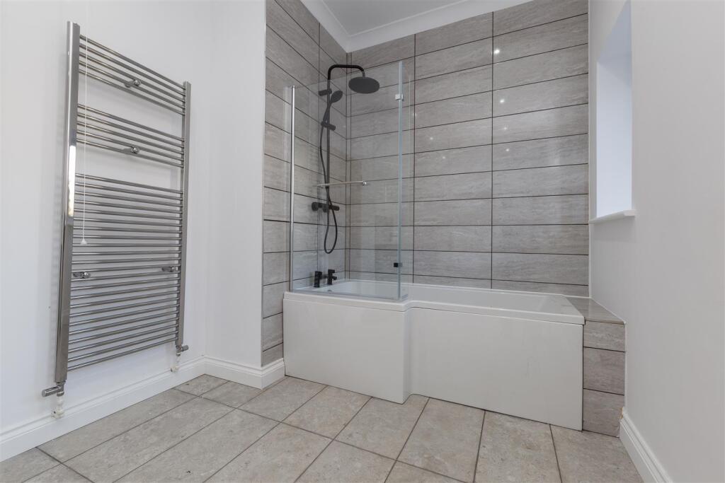 BATHROOM/WC