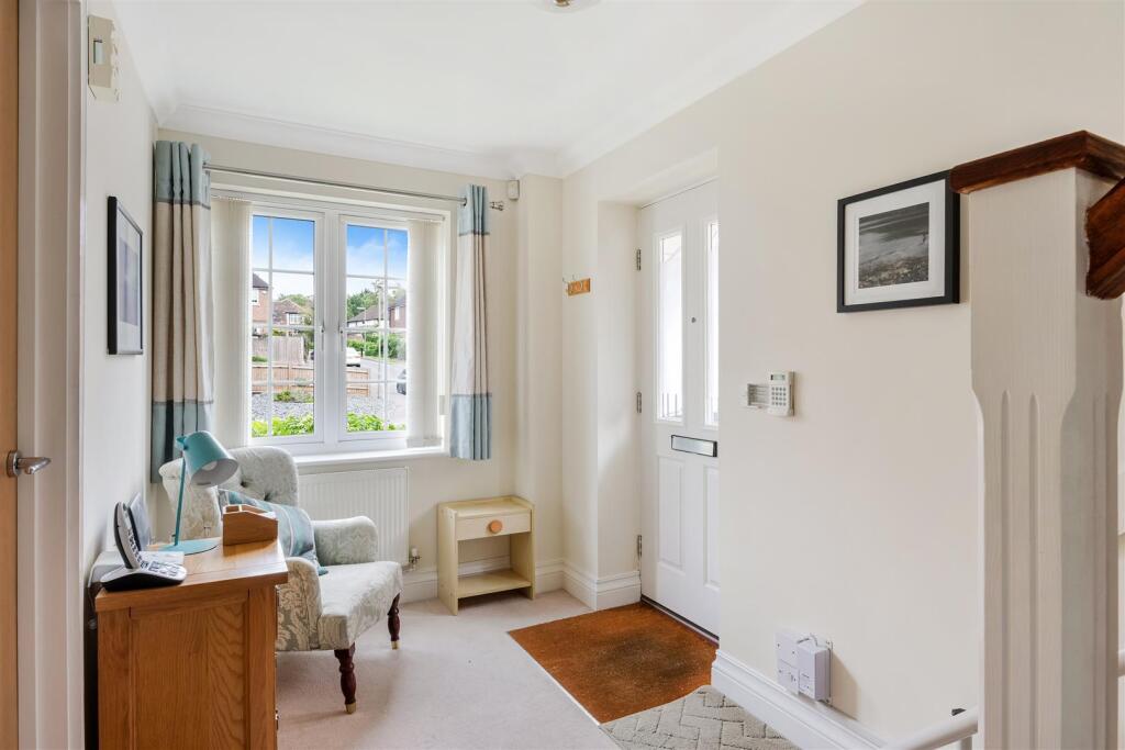 ROWAN CLOSE, 11 (16).jpg